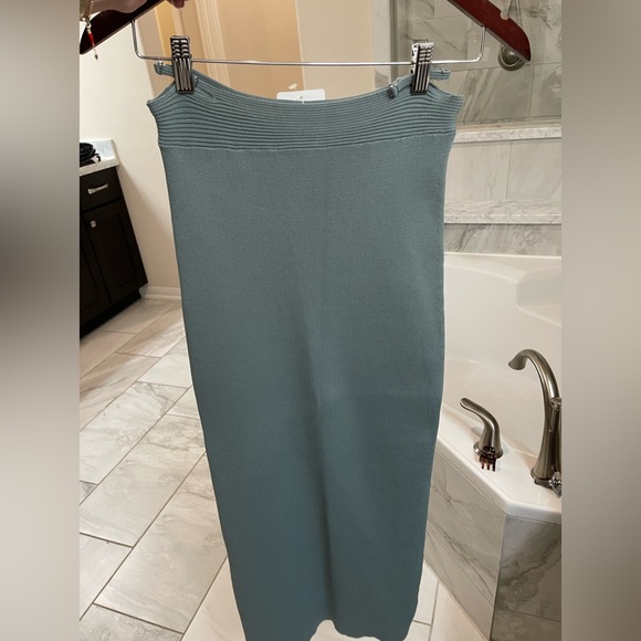 Green pencil skirt with side cut outs - Picture 5 of 7
